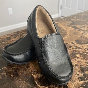 I am sell size 8 toddler boys black dress shoes from The Children’s Place